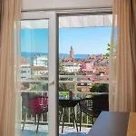 V Luxury Apartment *