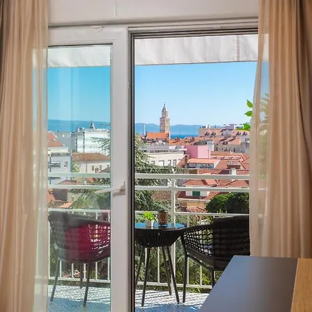 V Luxury Apartmán *